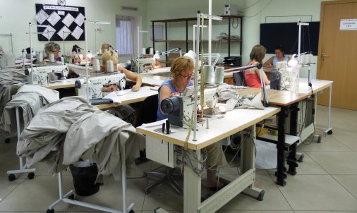 Тепло для захисників: на Кіровоградщині колишні безробітні шиють одяг на замовлення Міноборони